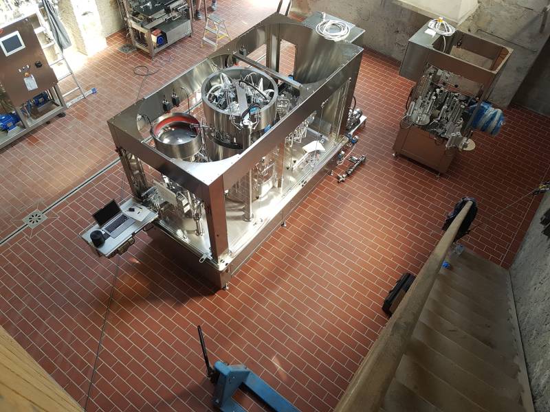 Création de sol avec un carrelage antiacide et joint époxy