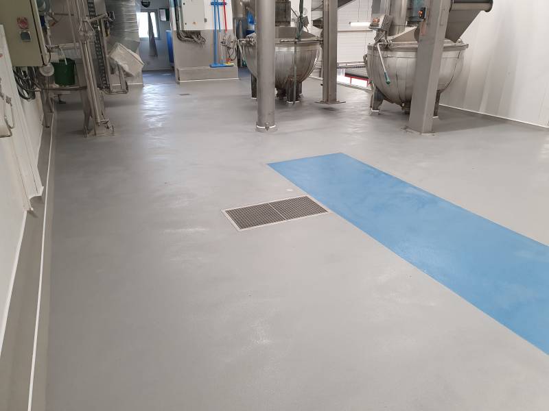 Installation de revêtements en résine pour mezzanines à Peyruis