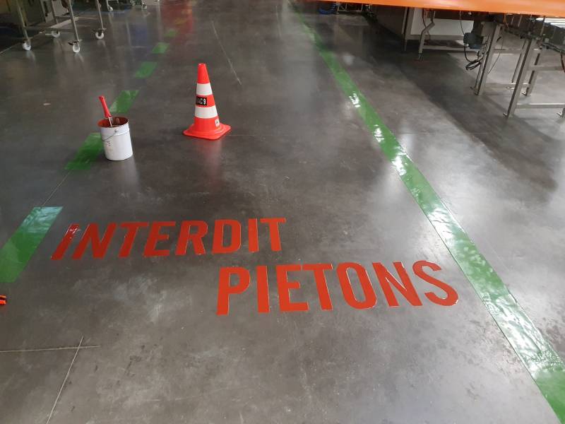 Marquage au sol d'un entrepôt à Bordeaux : solutions durables pour votre logistique