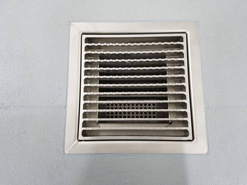 Fabrication sur mesure de systèmes d’évacuation en inox pour sol industriel à Paris